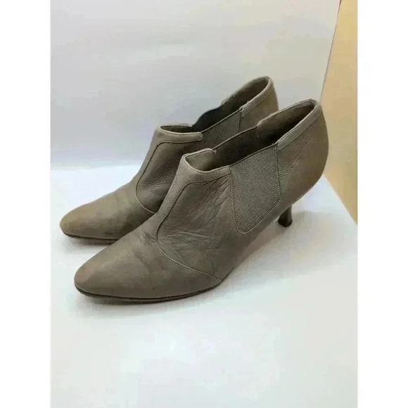 Manolo Blahnik Kitten Heel Pointed Toe Elastic Sides Ankle Boots Size 36.5 - Picture 1 of 6